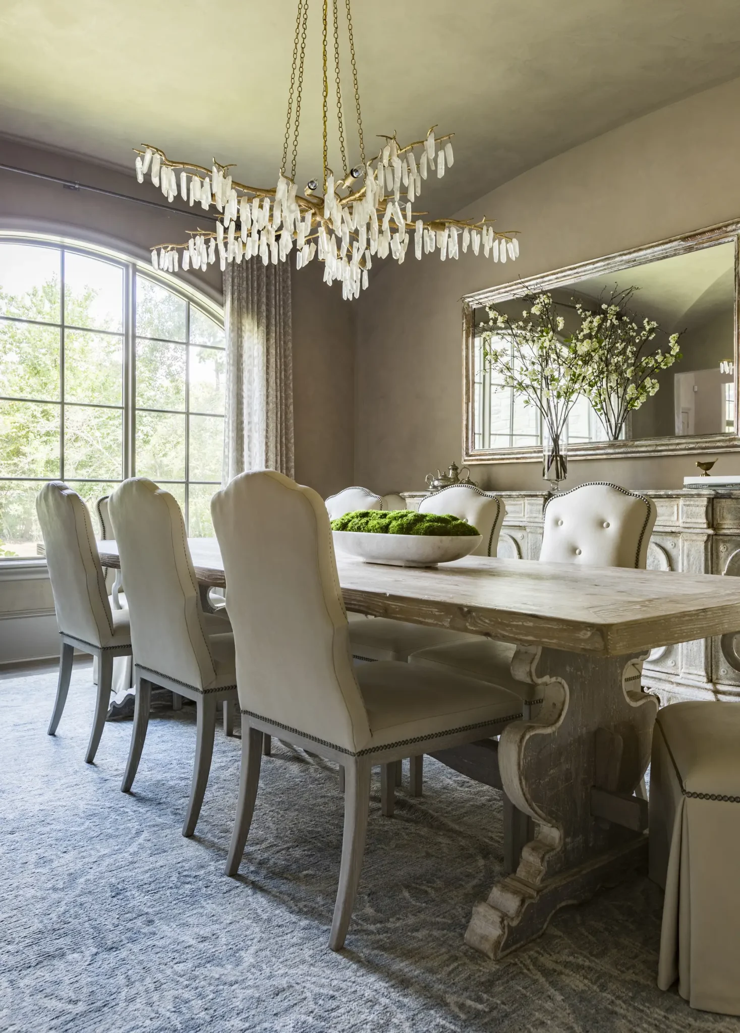 Traditional elegance dining room